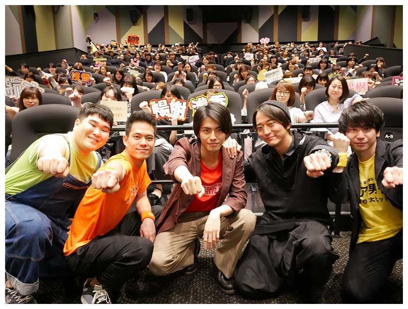 映画『チア男子!!』の応援上映と劇場生コメンタリー上映の様子 (C)朝井リョウ/集英社・LET’S GO BREAKERS PROJECT