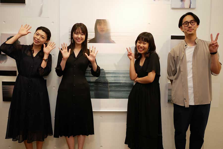 小沢まゆ、唐田、ヨシノ氏、J.K.Wang氏（左から）