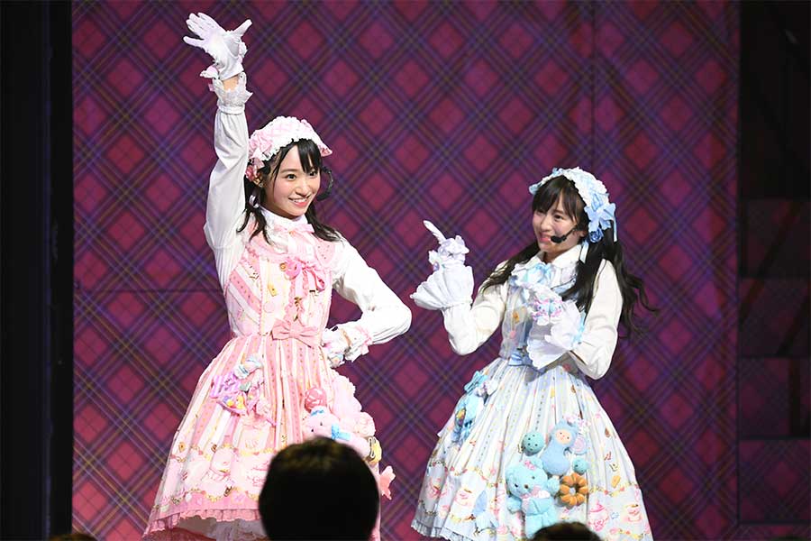 山内瑞葵(左) 「AKB48全国ツアー2019〜楽しいばかりがAKB!〜」8月20日神奈川公演　チーム4　(C)AKS 