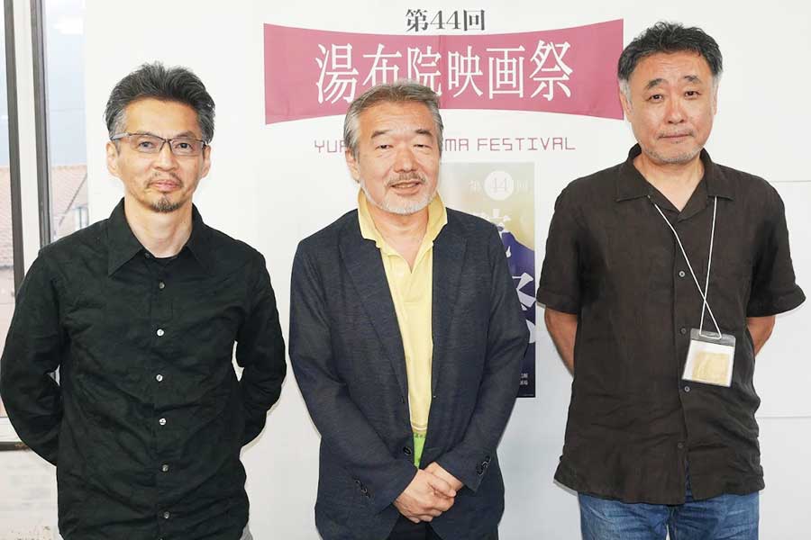 シンポジウムに出席する石井岳龍監督、森重晃プロデューサー、渡邊孝好監督(左から)