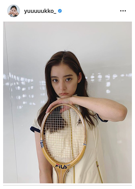 「うわあテニス部にいて欲しい」新木優子の“美脚”テニスウェア姿にファン悶絶