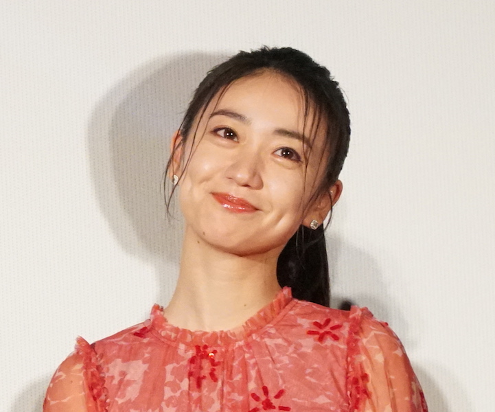 大島優子がxmasツリーから ひょっこり 顔を出す1枚に ファン歓喜 可愛い Encount