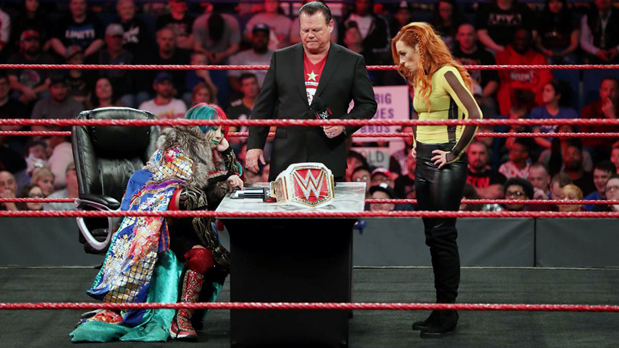 1月26日「ロイヤルランブル」で対戦するアスカ(左)とベッキー・リンチ (C)2020 WWE, Inc. All Rights Reserved.