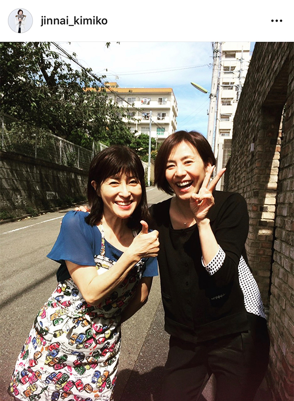 岡江久美子さんとの笑顔の写真を添えた陣内貴美子「まだ…信じられません。大好きでした」