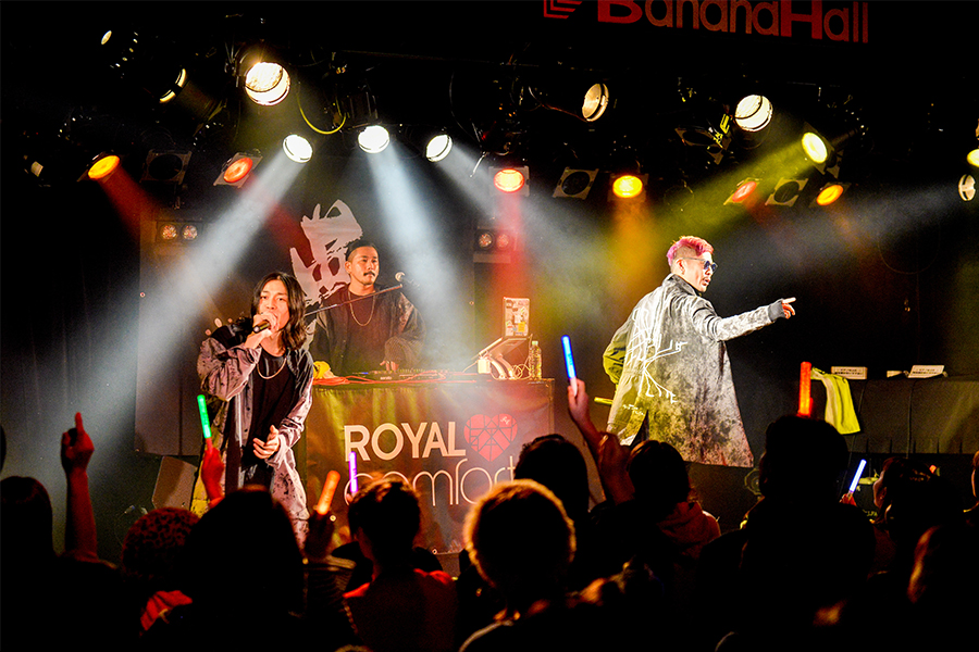 ROYALcomfort　(左から)KAY-I(Vocal)、ROVER(DJ&track maker)、BGY(RAP)