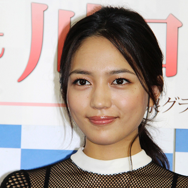 川口春奈の色っぽいメイクにファン「可愛すぎて衝撃」「ため息出るわ」