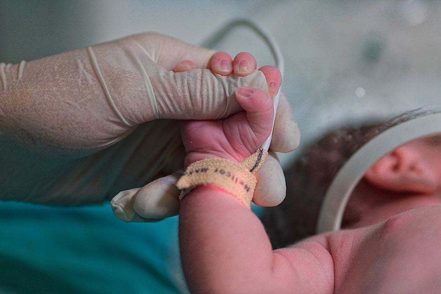 英国で新型コロナ“最年少”の犠牲者、生後8か月の乳幼児が川崎病に似た症状で死去