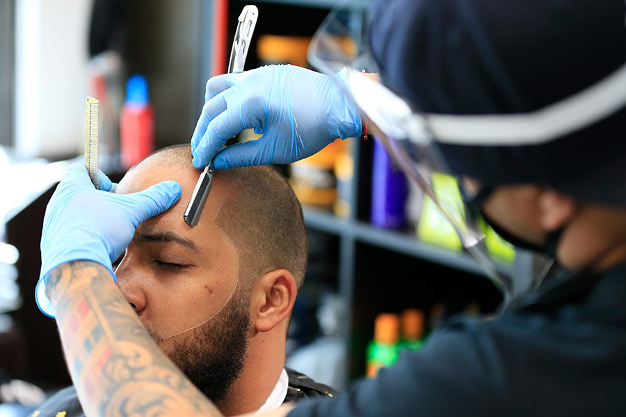営業再開したマイアミの理髪店【写真：Getty Images】