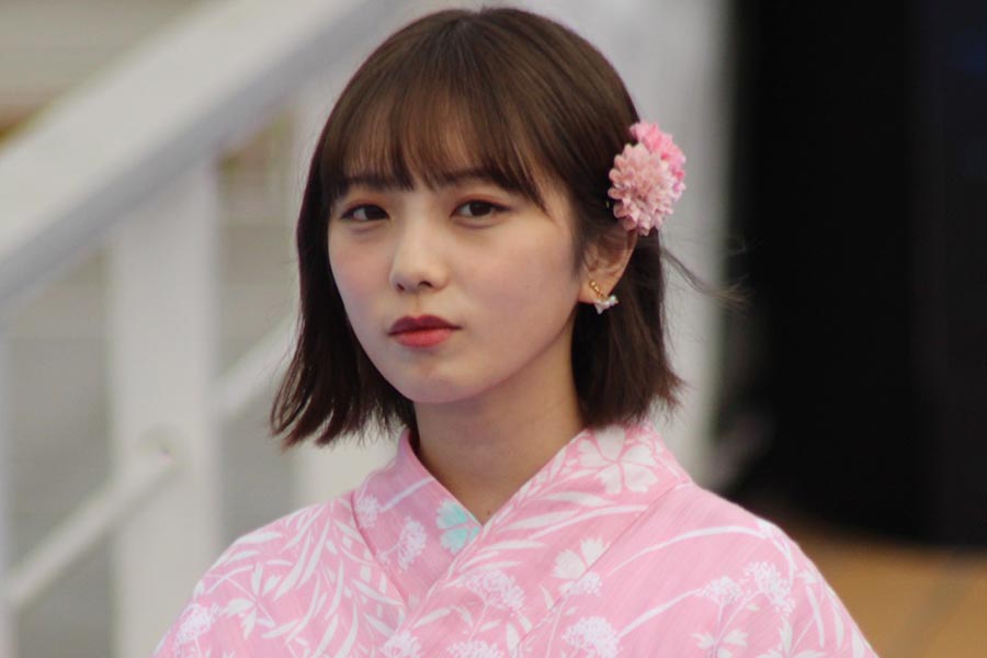 乃木坂46与田祐希、浴衣姿で“うっかり”…「服を着替えるのが面倒になっちゃって」