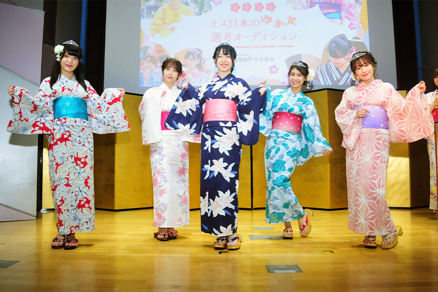 「ミス日本のゆかた2020」の受賞者は色とりどりの浴衣姿で登場した【写真：ENCOUNT編集部】