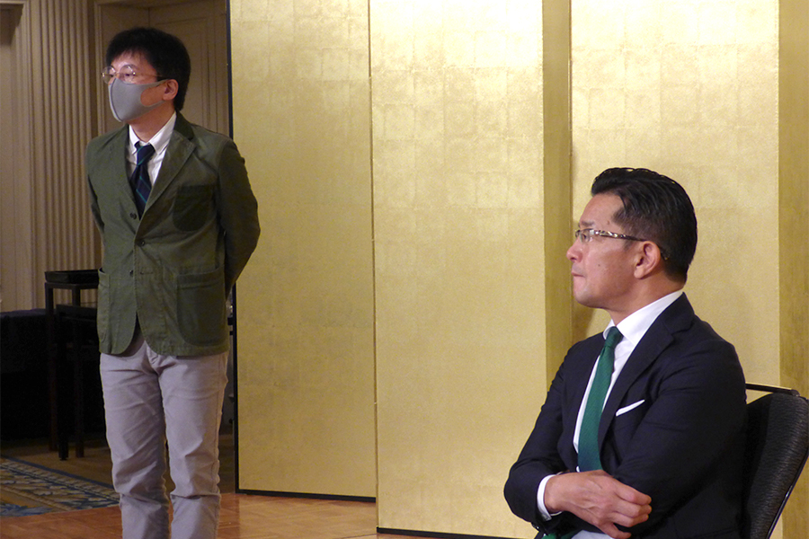 (左から)笹原圭一広報、榊原信行CEO【写真：“Show”大谷泰顕】