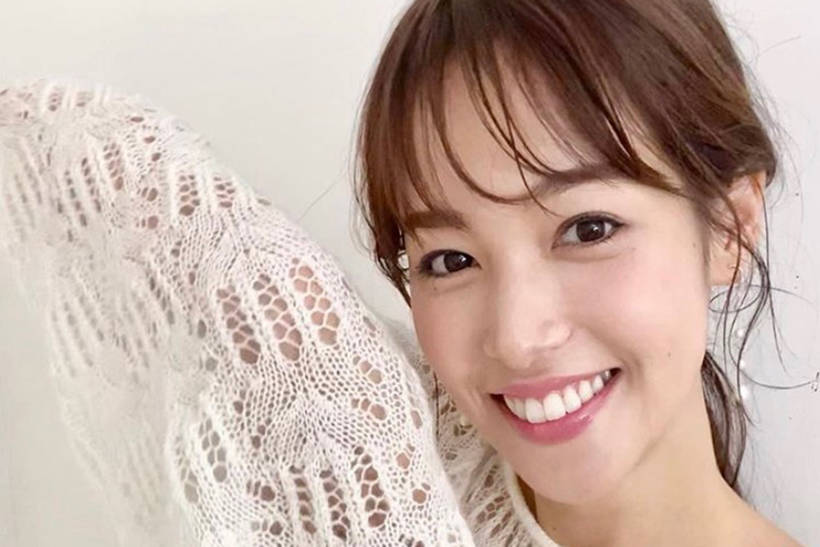 鷲見玲奈「まさかのツインテール」披露　「こりゃー可愛すぎ」「まだ学生でいける」