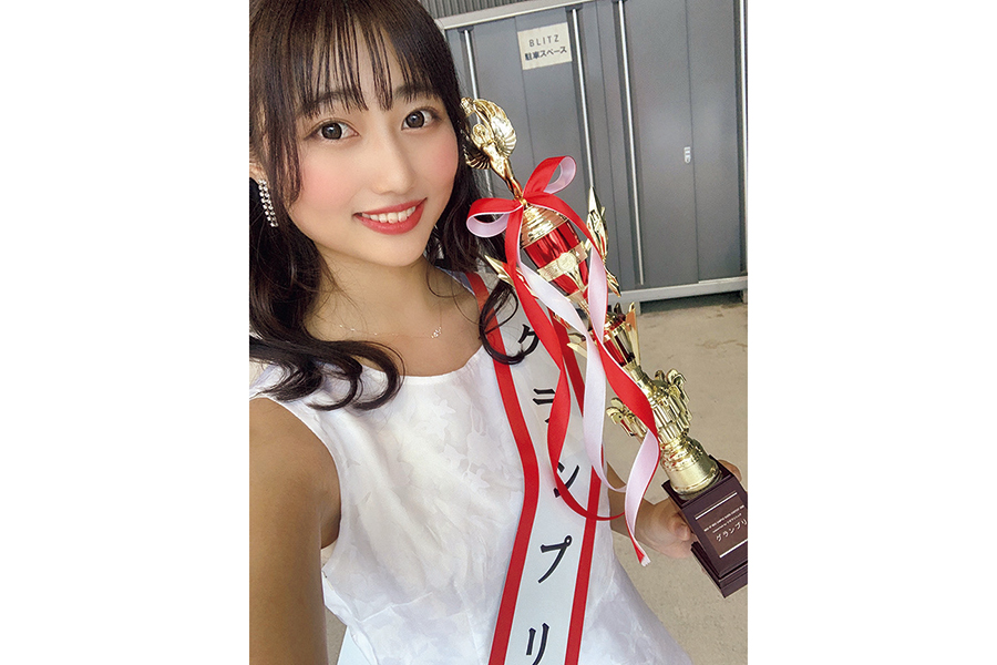 「ミス・オブ・ミス・キャンパス・クイーン・コンテスト」でグランプリを受賞した西脇萌