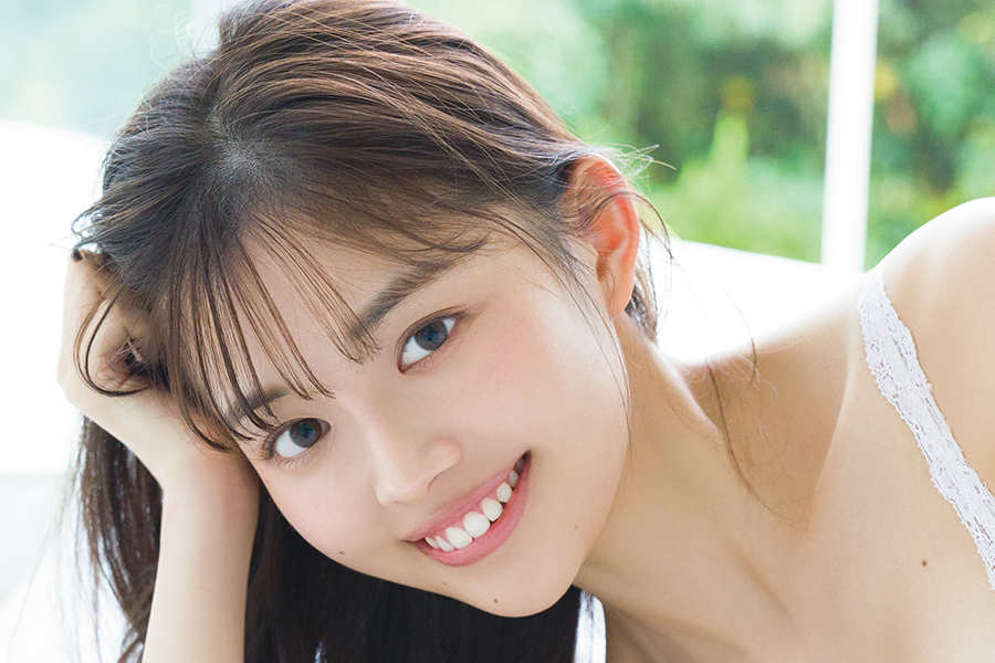 期待の新人女優・森日菜美、「FRIDAY」表紙で美ボディー解禁　19歳の大学生が魅せた