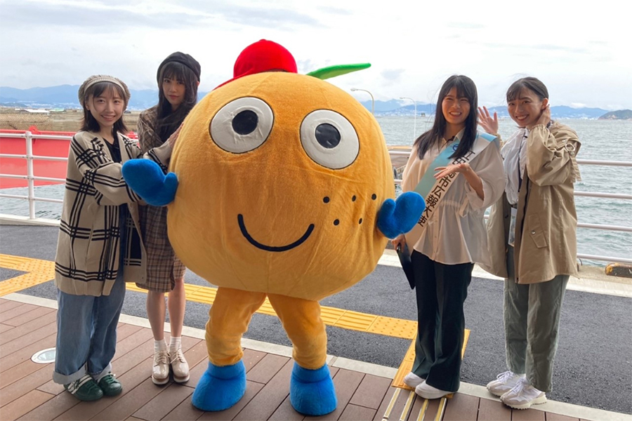 STU48のイベントでも江田島を訪問した(左から)薮下楓、中村舞、矢野帆夏、今村美月【写真：(C)STU】