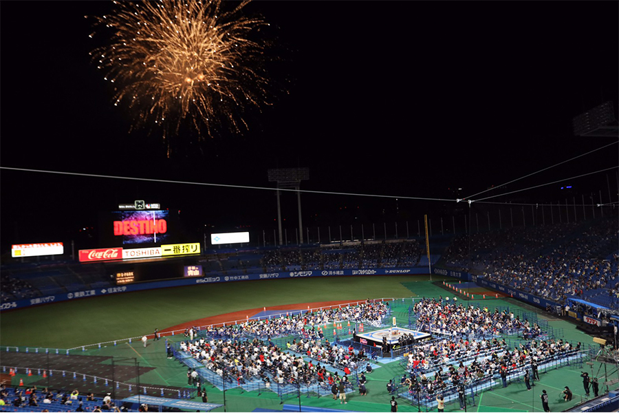 大きな花火が打ち上げられた21年ぶり神宮大会のフィナーレ【写真：山口比佐夫】