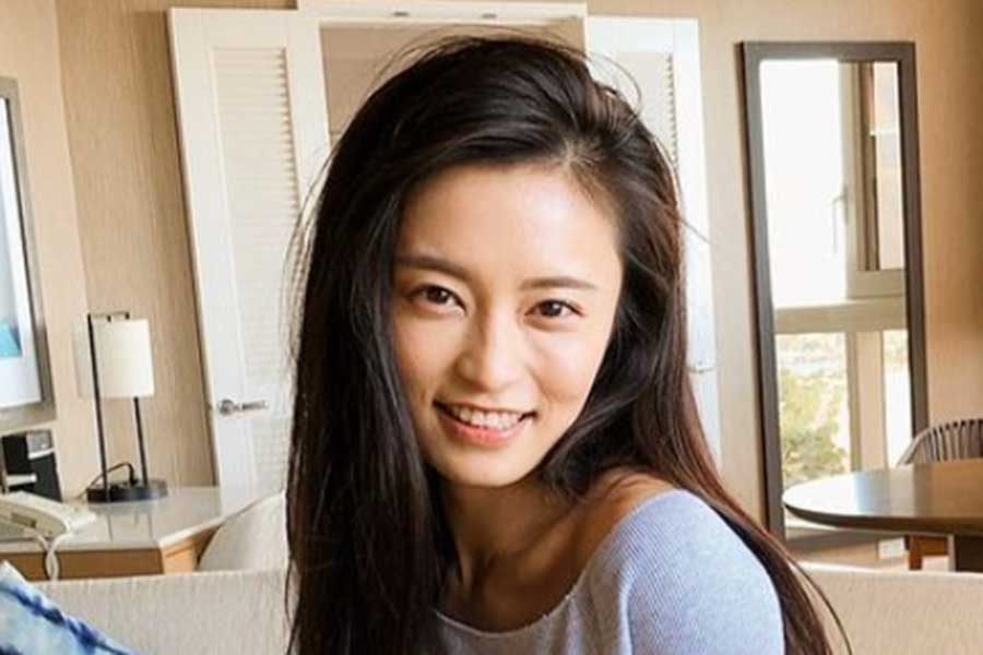小島瑠璃子、15歳のグランプリ写真公開　12年前の姿に「すでに顔完成」「笑顔にオーラ」