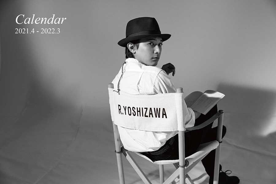吉沢亮、映画監督からコンビニ店員まで“12変化”　2021年カレンダーの発売が決定