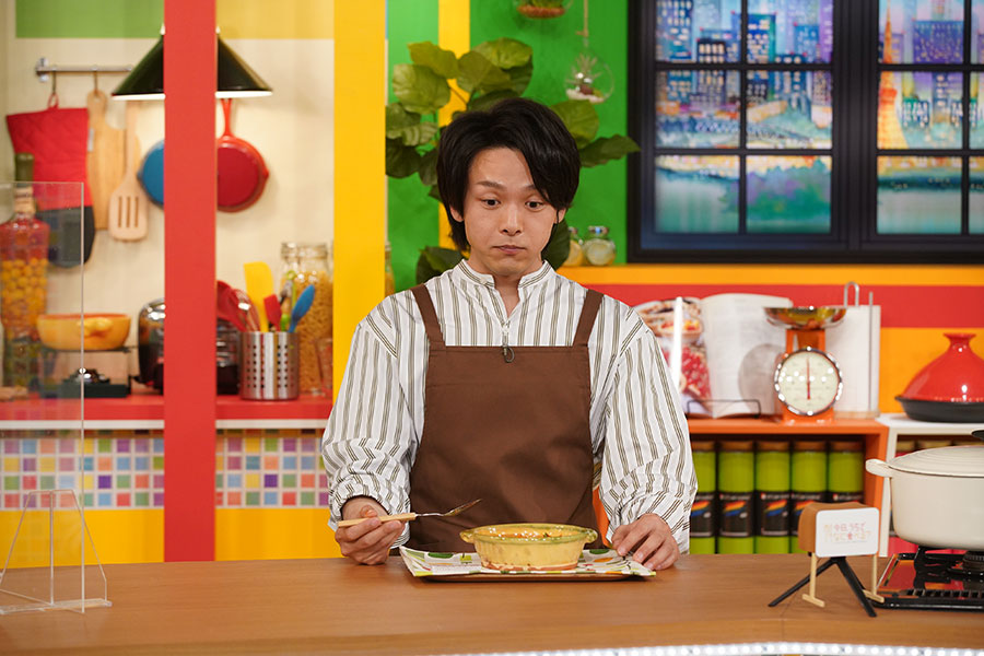 苦手だったというパプリカが「おいしくて好きになりました」という中村倫也。作った料理の味が気になる！【写真：（C）NHK】