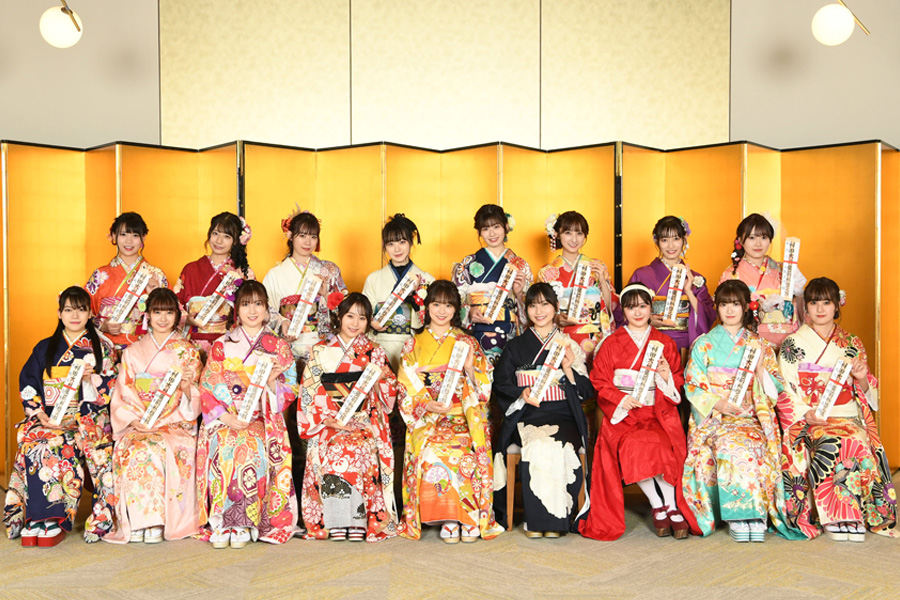 今年のAKB48新成人メンバーは17人【写真：（C）AKB48】