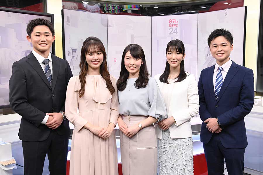 「日テレNEWS24」でキャスターに挑戦するANAグループ社員の5人【写真：（C）日本テレビ】