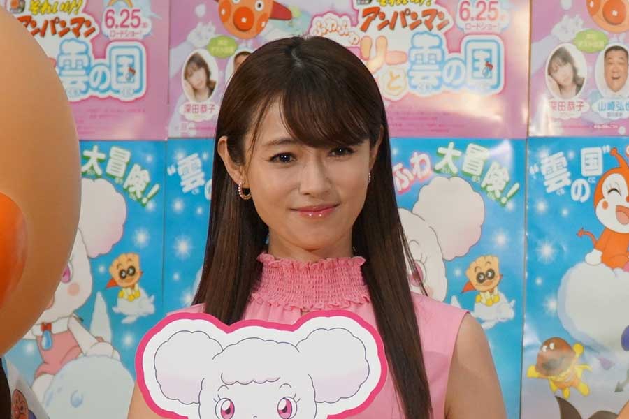 深田恭子、ピンクのノースリーブドレスで赤面公開アフレコ　ザキヤマも絶賛「うん、かわいい」
