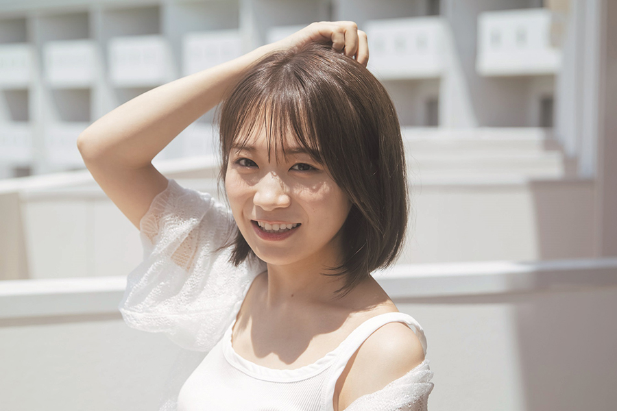 乃木坂46・秋元真夏、オトナの女性へと成長した美しさをたっぷり披露