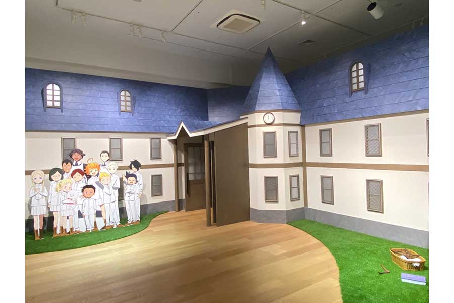 アニメ「約ネバ」体験ミュージアムがオープン　五感を刺激する演出でエマたちの脱獄劇を追う