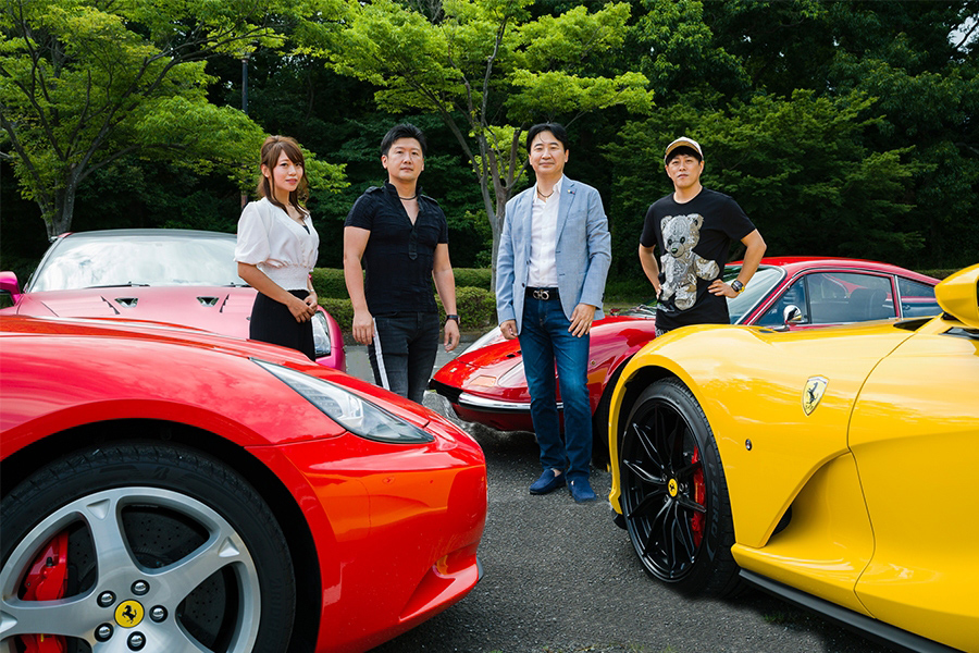 スーパーカーの楽しさを紹介するメンバー（のんちゃんRさん、山里真元さん、須山泰宏“YASU”さん、まっつんさん／左から）【写真：塩見徹】