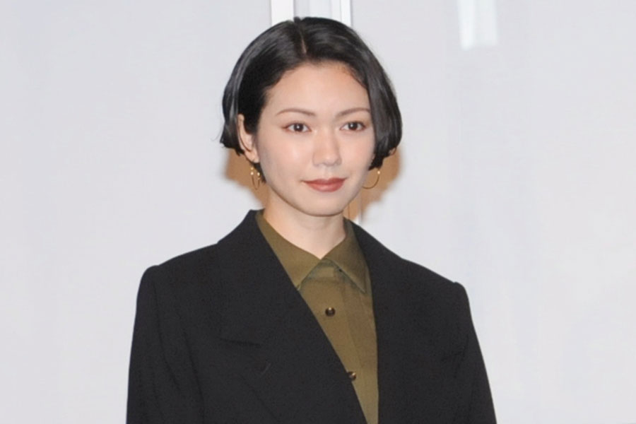 二階堂ふみ、大胆“背中見せ”ショットに驚き広がる「お美しい…」「綺麗」