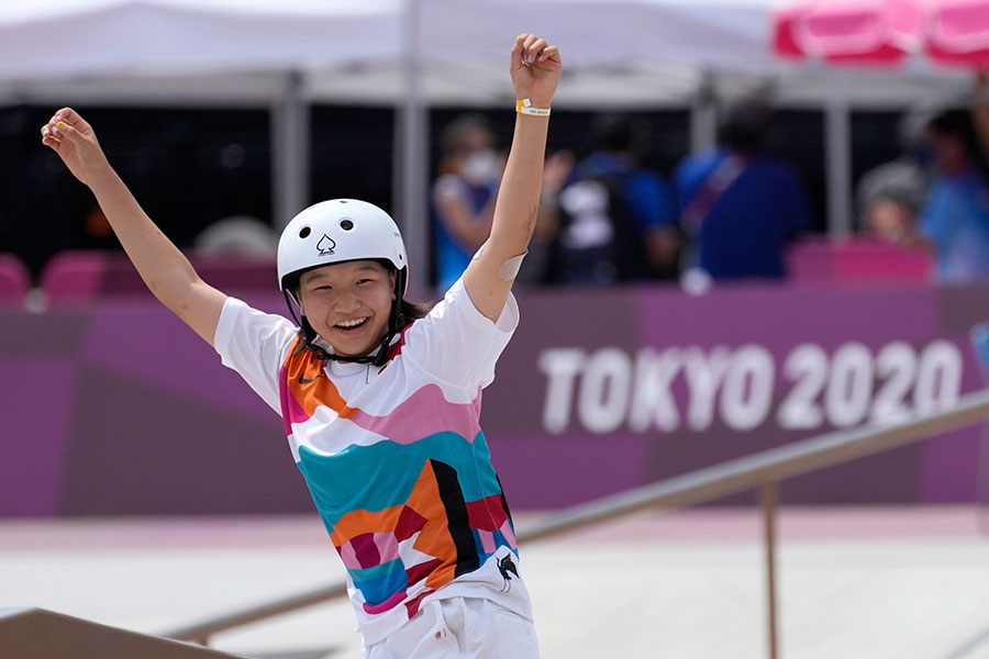 東京五輪・スケートボードの女子ストリートで優勝した西矢椛【写真：AP】
