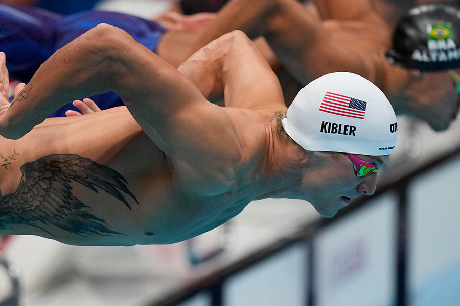 競泳アメリカ代表、五輪参加アイテムでアスリート版コーデ披露に「ファッショナブル」