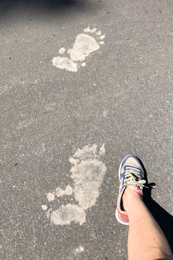 旭川近郊の道路で見つかったヒグマの足跡【写真：ENCOUNT編集部】