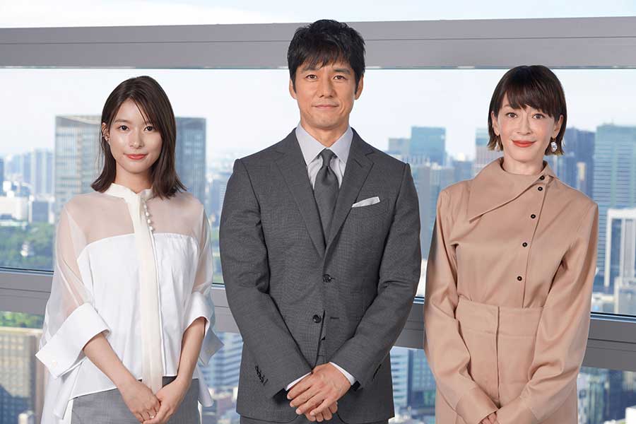 新ドラマ「真犯人フラグ」に出演する（左から）芳根京子、西島秀俊、宮沢りえ【写真：（C）日本テレビ】