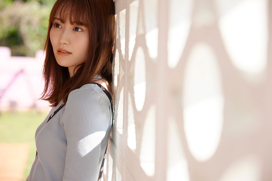 NGT48の“きれいなお姉さん”西潟茉莉奈、初写真集は「とても恥ずかしかった」