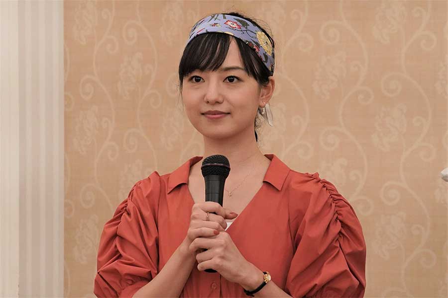 山田桃子が編集部員役を熱演する「彼女はキレイだった｣。7日放送第9話の場面カット【写真提供：カンテレ】