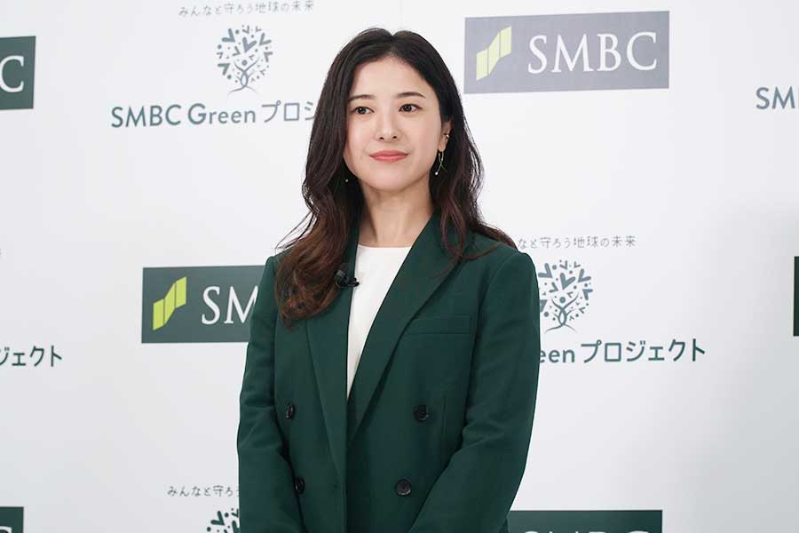吉高由里子、SMBCカラーの緑ジャケットを披露　環境負荷軽減に意欲「とても今後大切」