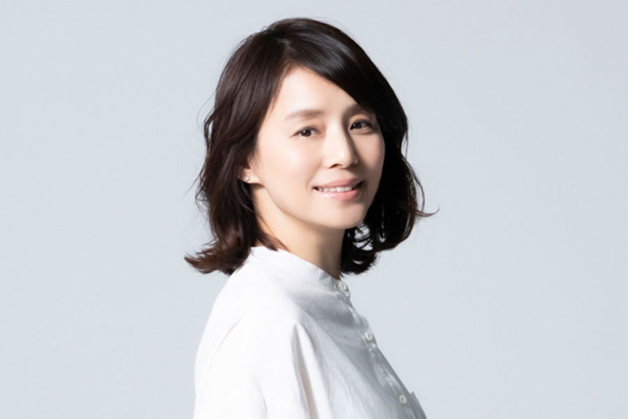 石田ゆり子“つましょー”貴恵の8コーデ披露「可愛さ100点」「若い」　ドラマ公式も反応