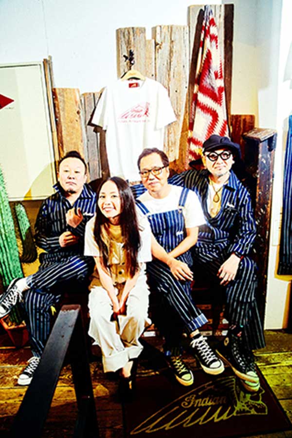ゲストボーカルとして参加した多和田えみ（左から2番目）【写真：松蔭浩之】