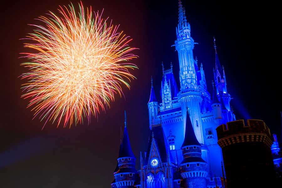東京ディズニーリゾート、休止していた花火を12月1日から再開【写真：(C)Disney】