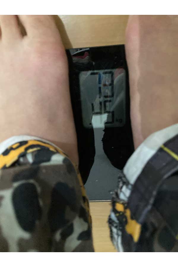 11月末にはかった際の体重計の画像【写真：ENCOUNT編集部】
