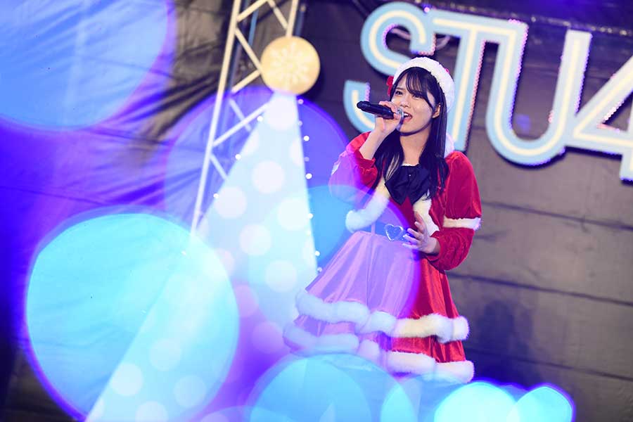 昨年のクリスマスに開催されたインストアライブではBoAの「メリクリ」を熱唱【写真：(C)STU】