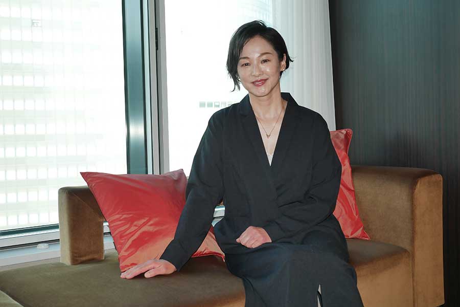 日本ではは数少ない50歳の女優の映画主演作でシングルマザーを演じた黒沢あすか【写真：ENCOUNT編集部】
