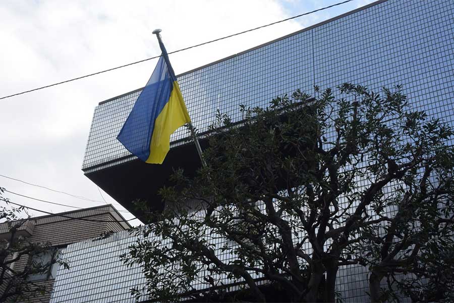 対応に追われる在日ウクライナ大使館、寄付や反戦メッセージ続々　義勇兵志願者か