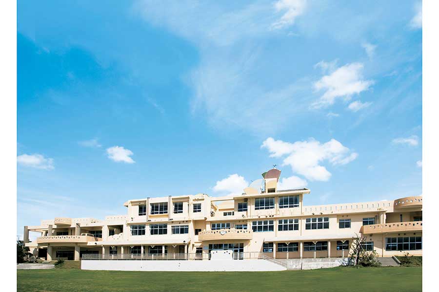 沖縄県うるま市伊計島にあるN高等学校の本校