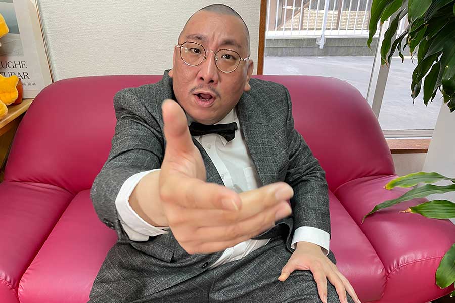 カズレーザーが「日本で5本の指に入る面白さ」と絶賛　ブレーク狙う37歳ピン芸人の素顔