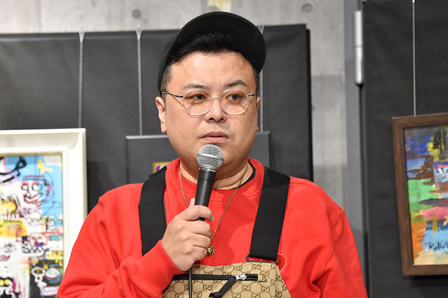 “とろサーモン久保田和靖個展「なぐりがき」お披露目会見”に出席した「とろサーモン」久保田かずのぶ【写真：ENCOUNT編集部】