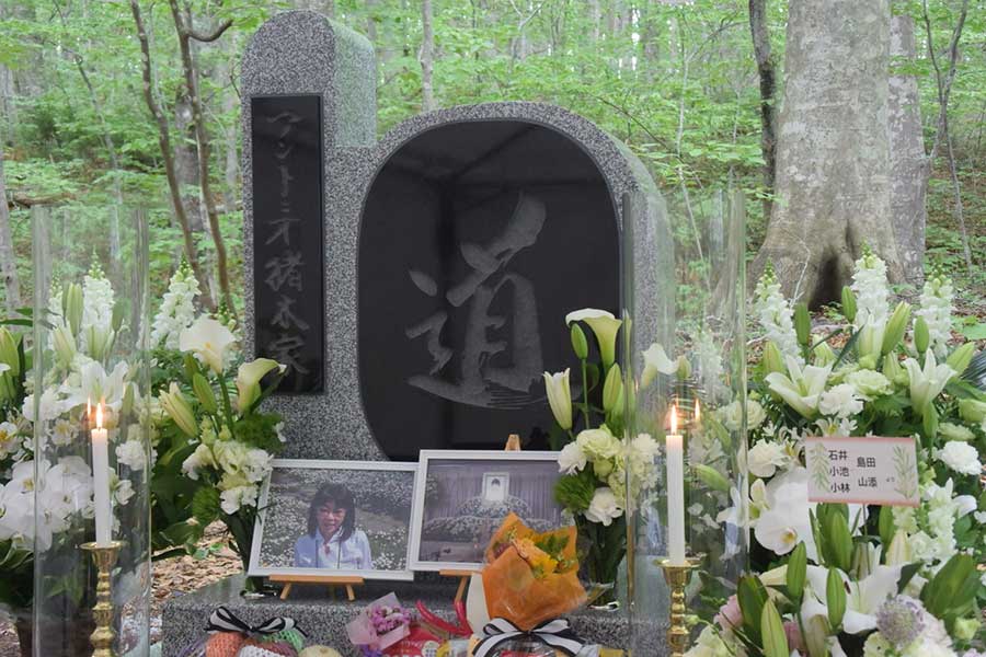 青森・十和田市に建立されたアントニオ猪木家の墓【写真：ENCOUNT編集部】