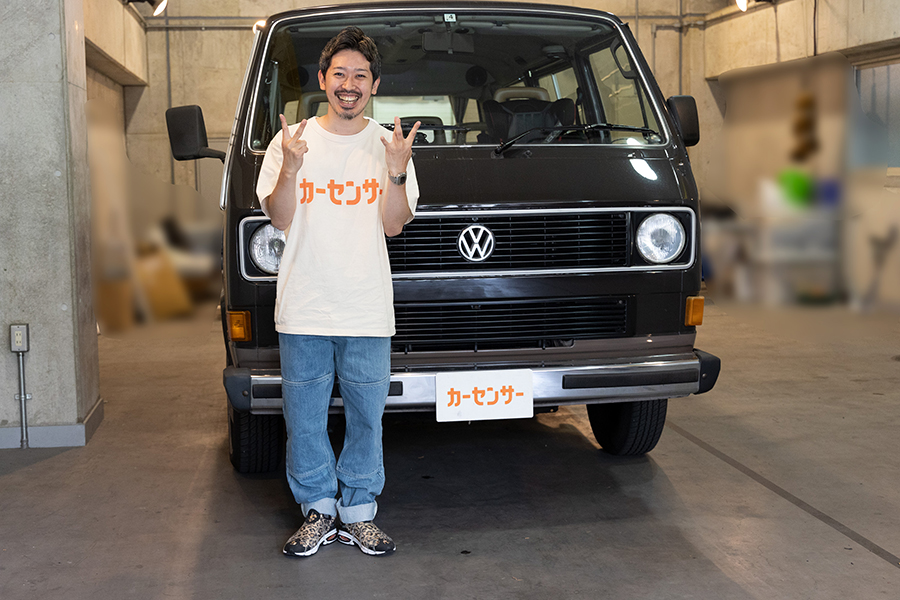 カーセンサー統括編集長を務める西村泰宏さんは「VW カラベル」を家族で満喫をしている【写真：山口比佐夫】
