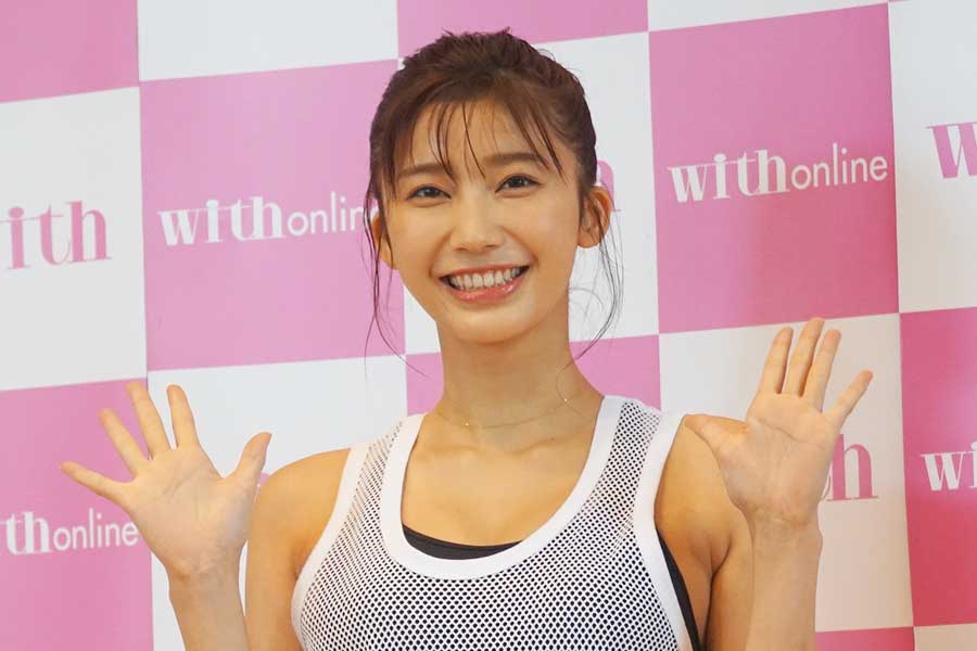 小倉ゆうか、ミニスカへそ出しに「痩せすぎ」の声　突然のダンス投稿が「K-POPアイドルみたい」